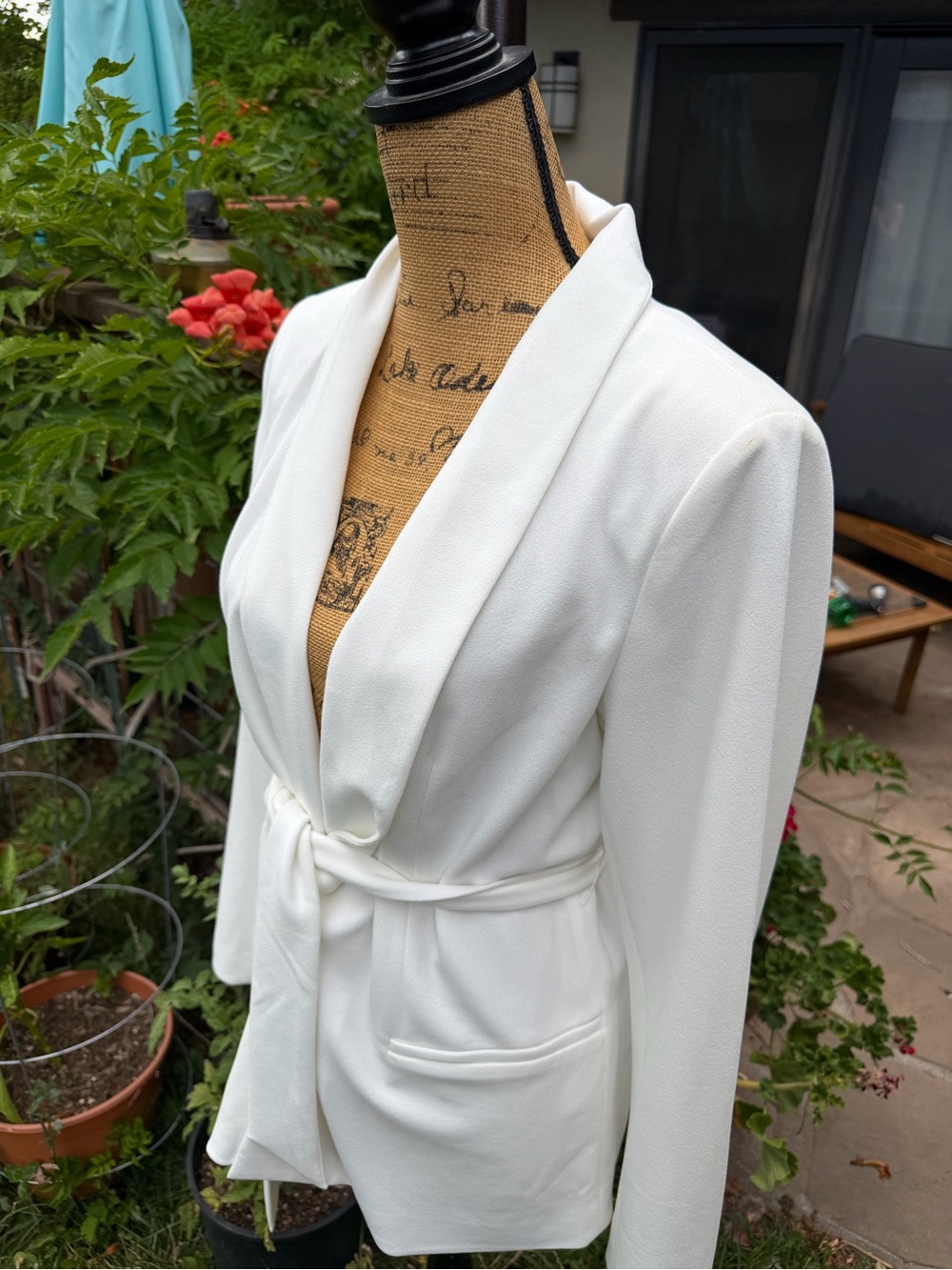 NWOT White House Black Market Slip-On Blazer in Ecru Size 12 - Picture 11 of 16